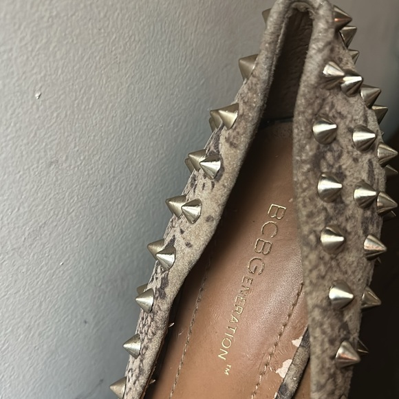 BCBG spiked suede snake skin like high heels size 7.5, 37.5 - Picture 13 of 13